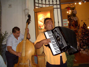 Musician during dinner in Sorrento - this guy made our night!