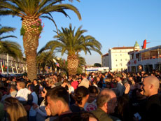 Tombula Crowd